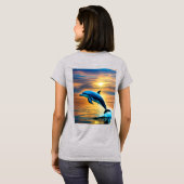 海の恵み: イルカの滑走 Tシャツ (裏面フル)