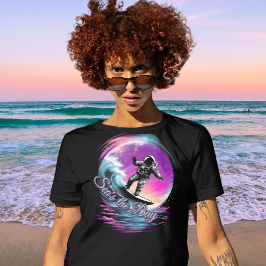 海の日の宇宙飛行士サーフィンTシャツ Tシャツ