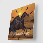 海の日没で走っている馬 スクエア壁時計 (傾斜)