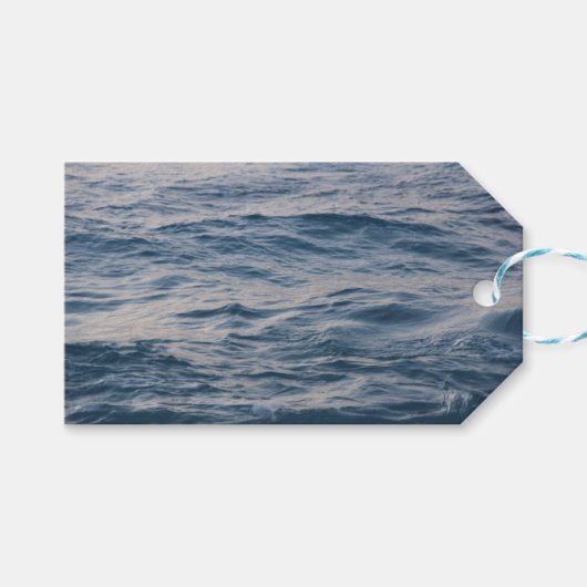 海の水のクローズアップ ギフトタグ (正面(横))