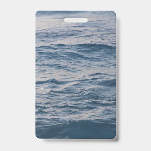 海の水のクローズアップ バッジ (正面)