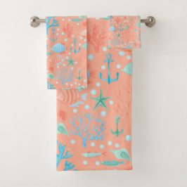 海の水の色の下にコーラルピンクのタオルのセット バスタオルセット