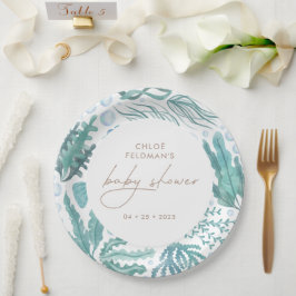 海の水の色の赤ちゃん航海ののシャワーの下 ペーパープレート