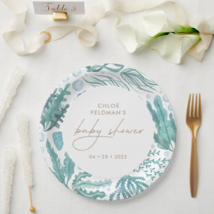 海の水の色の赤ちゃん航海ののシャワーの下 ペーパープレート