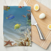 海の水中珊瑚礁の熱帯魚 キッチンタオル (四つ折り)