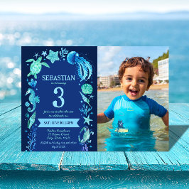 海の水色の下でクラゲ海の馬の写真 招待状