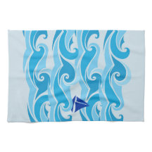 海の波そして帆ボート