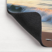 海の波と夕日が砂浜に マウスパッド (コーナー)