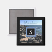 海の波と岩の写真イニシャルフレームブラックM マグネット (正面/裏面)