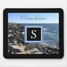 海の波と岩の写真イニシャルFrame Black マウスパッド