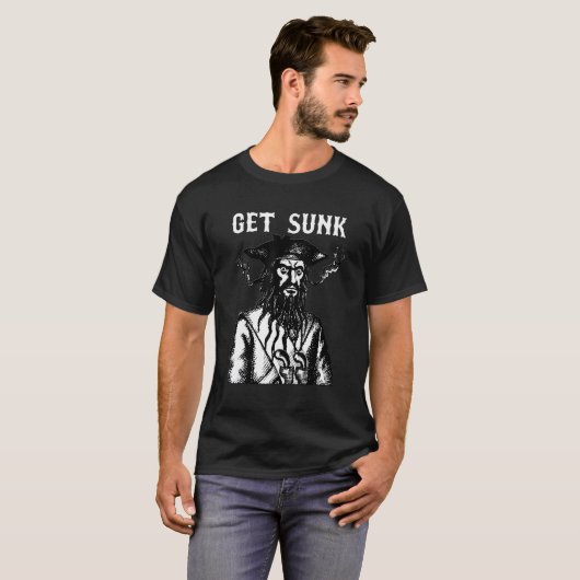 海の海賊盗賊を捕らえる Tシャツ (正面フル)