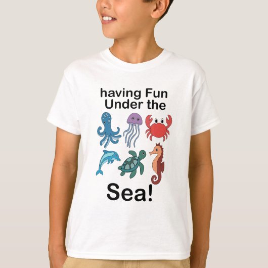 海の生き物たちが海の中で楽しむ誕生日 Tシャツ (正面)
