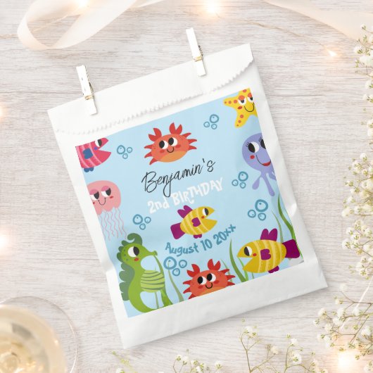 海の生き物のお洒落誕生会の下で フェイバーバッグ (クリップ留めされた状態)