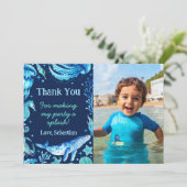 海の生き物の下の水色クジラの写真 サンキューカード (スタンド正面)