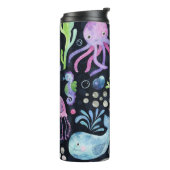 海の生命の水の色、暗い背景。 タンブラー (回転左)