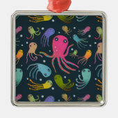 海の生物の漫画の暗い背景の下 メタルオーナメント (正面)
