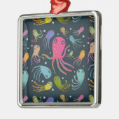海の生物の漫画の暗い背景の下 メタルオーナメント (左)