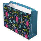 海の生物の漫画の暗い背景の下 ラージペーパーバッグ (裏面アングル)