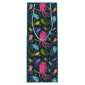 海の生物の漫画の暗い背景の下 ワインギフトバッグ (裏面)