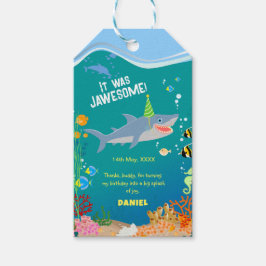 海の男の子の誕生日パーティーの下で笑顔のサメ ギフトタグ
