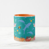 海の男の子の誕生日パーティーの下で笑顔のサメ マグカップ (中央)