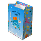 海の男の子の誕生日パーティーの下の青タコ ミディアムペーパーバッグ (裏面アングル)