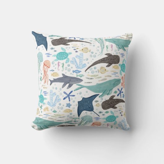 海の男の子の赤ちゃんのシャワーの下で クッション (正面)