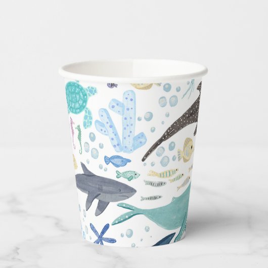 海の男の子の赤ちゃんのシャワーの下で 紙コップ (左)