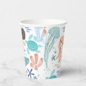 海の男の子の赤ちゃんのシャワーの下で 紙コップ (右)