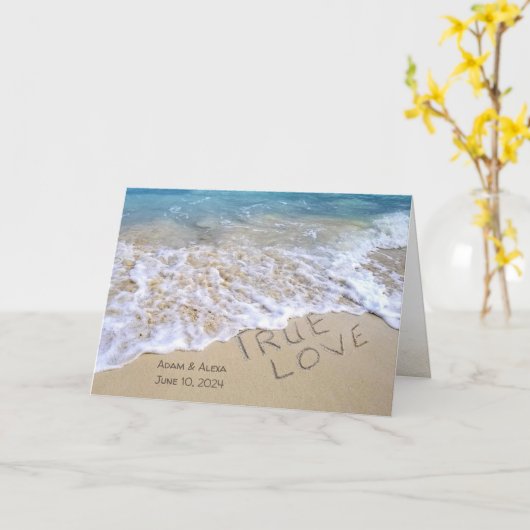 海の砂に真実の愛の文字 ウェディング カード (黄色い花)