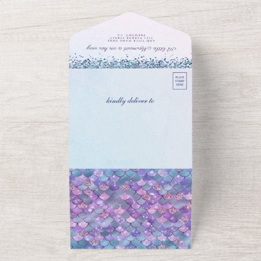海の紫の人魚の赤ん坊のシャワーの下 オールインワン招待状 (外側)