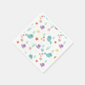 海の紫の赤ちゃんシャワーの魚の水の下で スタンダードカクテルナプキン (角)