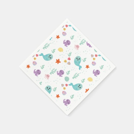 海の紫の赤ちゃんシャワーの魚の水の下で スタンダードカクテルナプキン (角)