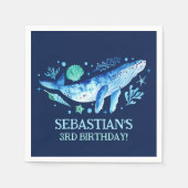 海の航海の水色の下のクジラNavy Blue スタンダードカクテルナプキン (正面)