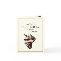 海の航海の貝殻の下でシックな蝶