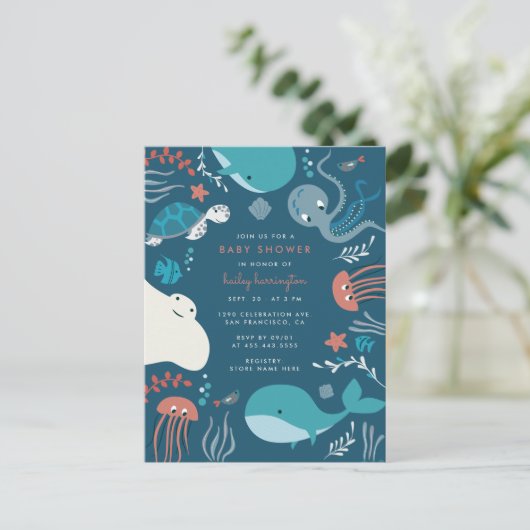 海の航海の赤ちゃんシャワーの下にかわいい インビテーションポストカード (スタンド正面)