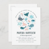 海の誕生会の下のモダンなピンク及び青 インビテーションポストカード (正面/裏面)