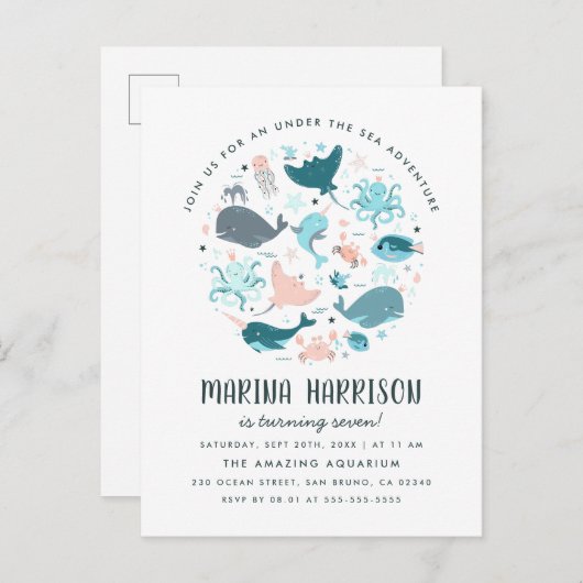 海の誕生会の下のモダンなピンク及び青 インビテーションポストカード (正面/裏面)
