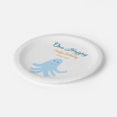 海の誕生日の下で幸せな青いタコが1羽 ペーパープレート (アングル)