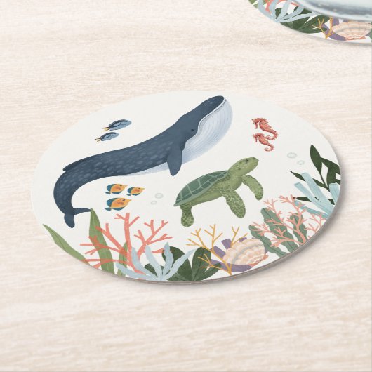 海の誕生日または赤ちゃんシャワーの下で ラウンドペーパーコースター (アングル)