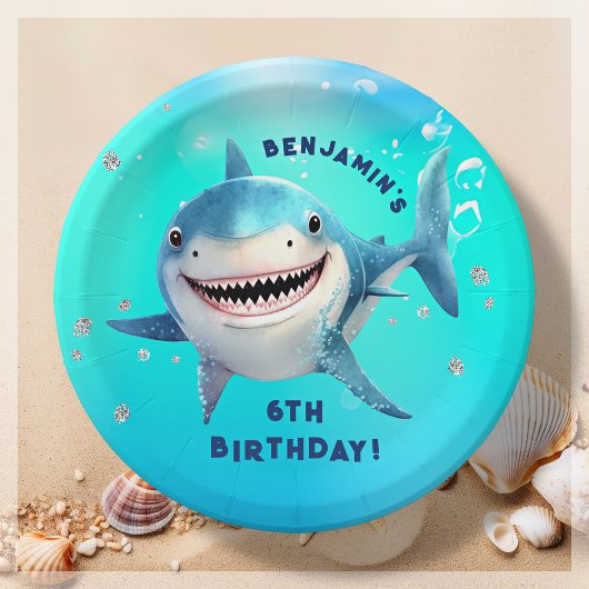 海の誕生日パーティーの下でサメ ペーパープレート