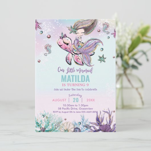 海の誕生日パーティーの下のブルネットマーメイド 招待状 (スタンド正面)