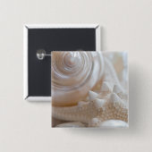 海の貝及びヒトデの背景-ビーチの貝 缶バッジ (正面&裏面)