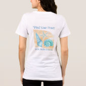 海の貝殻の中で平和を見つけてください。 トライブレンドTシャツ (裏面)