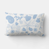 海の貝殻の淡いブルーの航海のな海岸のビーチ ランバークッション (裏面)