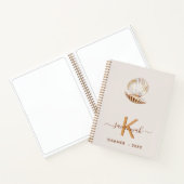 海の貝殻パールベージュの貝 スカラップのイニシャル ノートブック (内部)