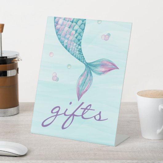 海の贈り物の下に人魚のしっぽを 台座サイン (インサイチュ)