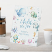 海の赤ちゃんシャワーの下にかわいい 台座サイン (インサイチュ)