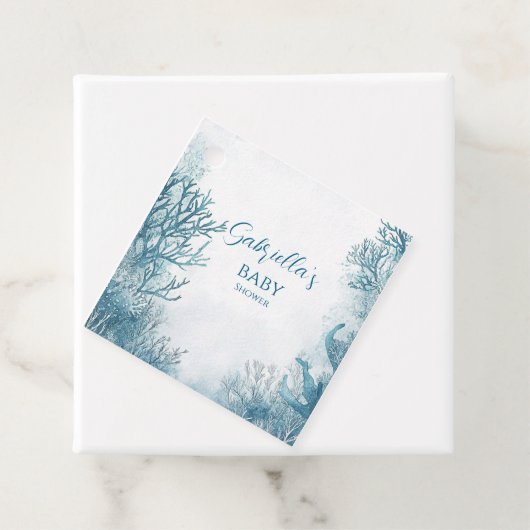 海の赤ちゃんシャワーの下のドリーミーブルー フェイバータグ (インサイチュ)