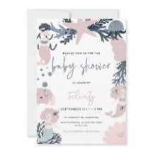 海の赤ちゃんシャワーの下のパステルマーメイド